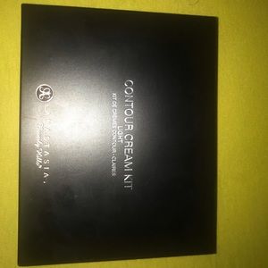 Anastasia Beverly Hills “Light” Contour Palette